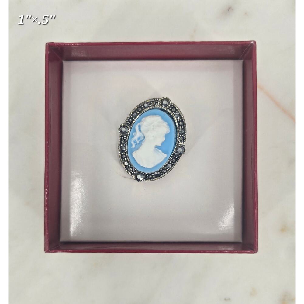 Vintage Cameo-Style Brooch Blue & White‎ Jeweled Frame Victorian Academia